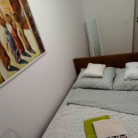 Nice Apartament With Small Tub Varşovia Exterior foto